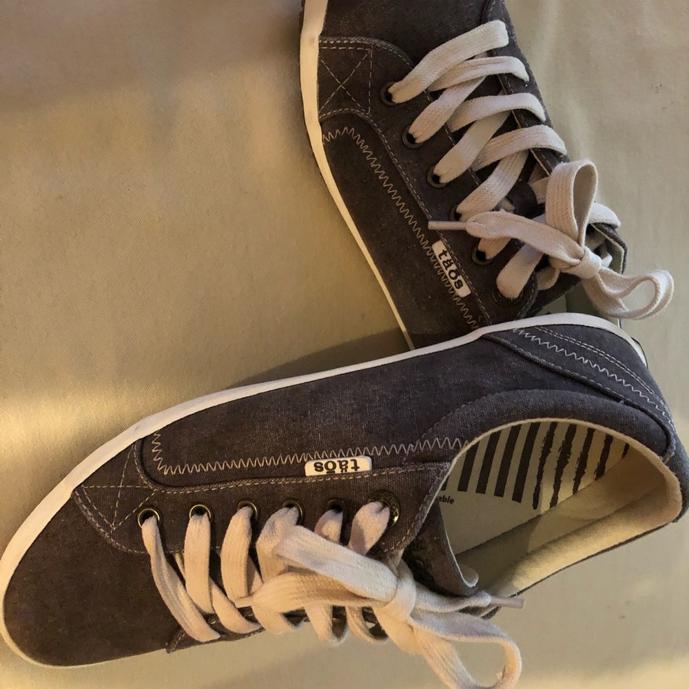 Taos tennis shoes